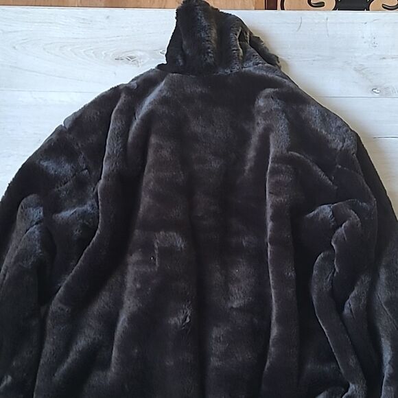 Democracy Black Coats,‎ Jackets Women Black Faux Fur Sz 1X NWT